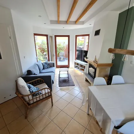 Nad Morzem Deli 度假居 Łukęcin